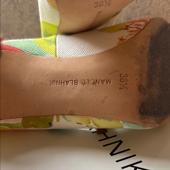 Manolo Blahnik BB 105 Pumps - Picture 11 of 13